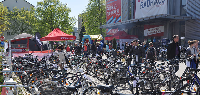 Fahrrad-Flohmarkt vor dem RADHAUS Ingolstadt